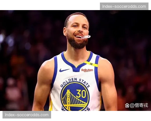 勇士队球星斯蒂芬·库里超越雷·阿伦，加冕NBA历史三分球命中数第一