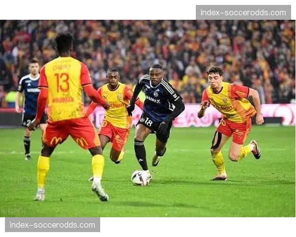 战术评论：解析摩纳哥如何通过中场控制战胜朗斯